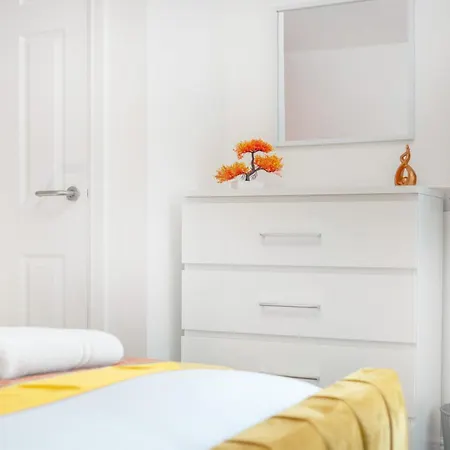 New! Stylish 5-bed In Stockton-on-tees By With Us, Perfect For Contractors & Large Groups, Free Parking! Apartment
