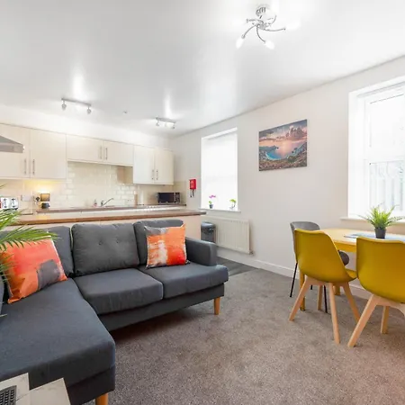 New! Stylish 5-bed In Stockton-on-tees By With Us, Perfect For Contractors & Large Groups, Free Parking! Apartment *