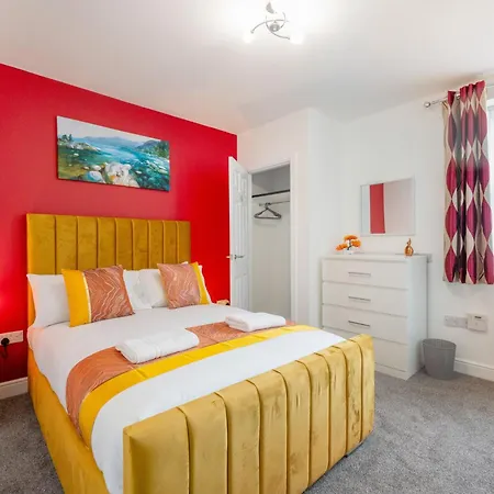 New! Stylish 5-bed In Stockton-on-tees By With Us, Perfect For Contractors & Large Groups, Free Parking! *