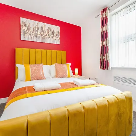 New! Stylish 5-bed In Stockton-on-tees By With Us, Perfect For Contractors & Large Groups, Free Parking! Apartment
