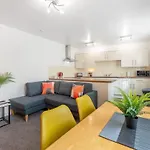 New! Stylish 5-bed In Stockton-on-tees By With Us, Perfect For Contractors & Large Groups, Free Parking! Apartment