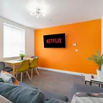 Apartment New! Stylish 5-bed In Stockton-on-tees By With Us, Perfect For Contractors & Large Groups, Free Parking! *