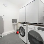 Apartment New! Stylish 5-bed In Stockton-on-tees By With Us, Perfect For Contractors & Large Groups, Free Parking! Thornaby on Tees