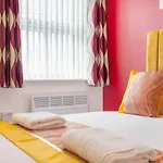 Apartment New! Stylish 5-bed In Stockton-on-tees By With Us, Perfect For Contractors & Large Groups, Free Parking!