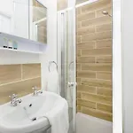 New! Stylish 5-bed In Stockton-on-tees By With Us, Perfect For Contractors & Large Groups, Free Parking! Apartment