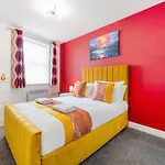 New! Stylish 5-bed In Stockton-on-tees By With Us, Perfect For Contractors & Large Groups, Free Parking!