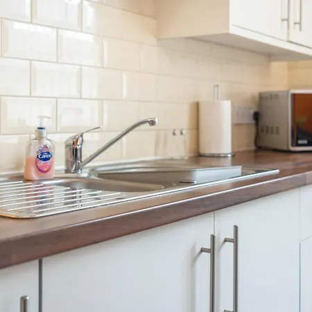 New! Stylish 5-bed In Stockton-on-tees By With Us, Perfect For Contractors & Large Groups, Free Parking! *