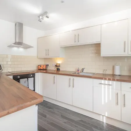 New! Stylish 5-bed In Stockton-on-tees By With Us, Perfect For Contractors & Large Groups, Free Parking! 公寓