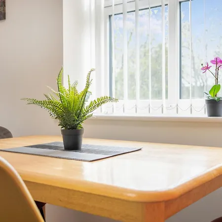 New! Stylish 5-bed In Stockton-on-tees By With Us, Perfect For Contractors & Large Groups, Free Parking! * 蒂诗上的索纳比