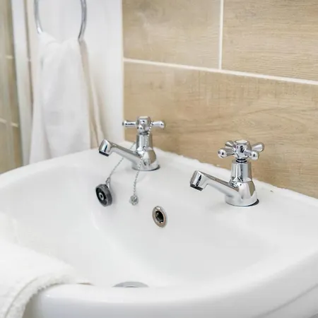 公寓 New! Stylish 5-bed In Stockton-on-tees By With Us, Perfect For Contractors & Large Groups, Free Parking!