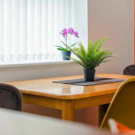 New! Stylish 5-bed In Stockton-on-tees By With Us, Perfect For Contractors & Large Groups, Free Parking! 蒂诗上的索纳比