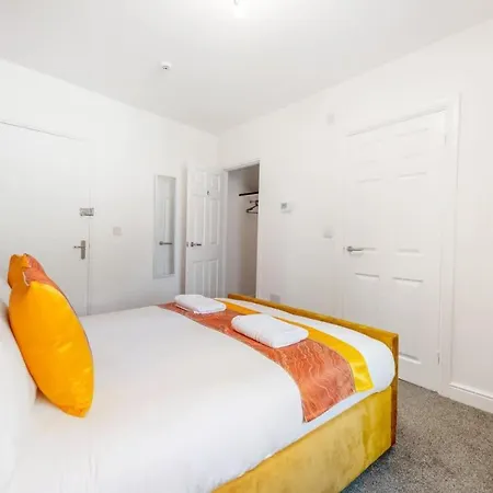 New! Stylish 5-bed In Stockton-on-tees By With Us, Perfect For Contractors & Large Groups, Free Parking! Appartamento