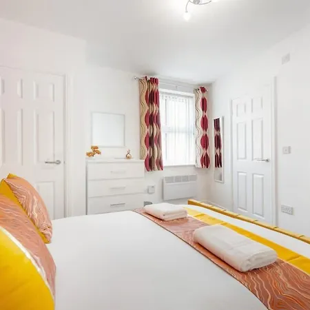 New! Stylish 5-bed In Stockton-on-tees By With Us, Perfect For Contractors & Large Groups, Free Parking! Appartamento *