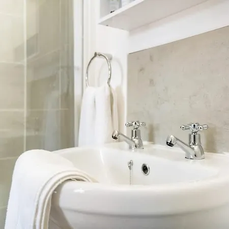 Appartamento New! Stylish 5-bed In Stockton-on-tees By With Us, Perfect For Contractors & Large Groups, Free Parking!