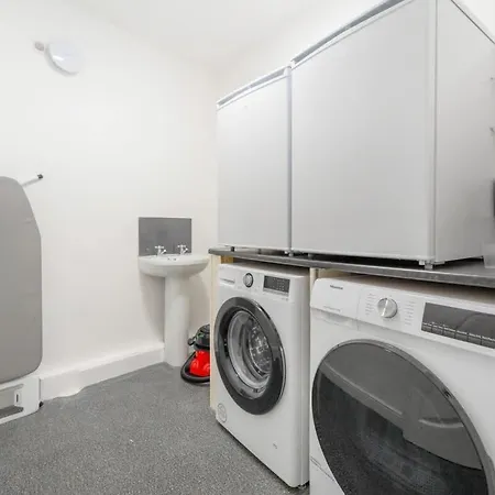 Appartement New! Stylish 5-bed In Stockton-on-tees By With Us, Perfect For Contractors & Large Groups, Free Parking! Thornaby on Tees