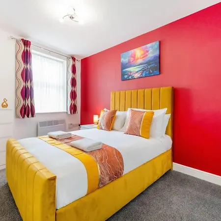 New! Stylish 5-bed In Stockton-on-tees By With Us, Perfect For Contractors & Large Groups, Free Parking!