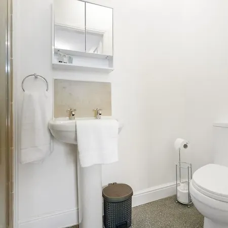 Appartement New! Stylish 5-bed In Stockton-on-tees By With Us, Perfect For Contractors & Large Groups, Free Parking! Thornaby on Tees